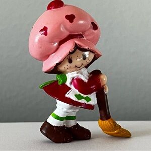 Vintage Strawberryland Miniature: Strawberry Shortcake with her Broom